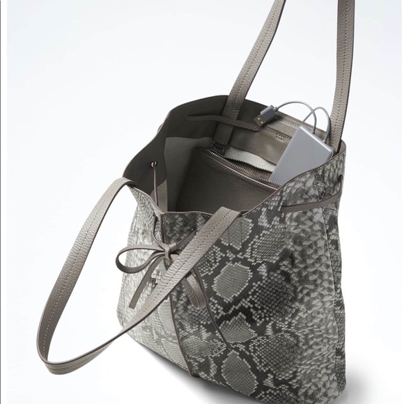 Banana Republic Handbags - 💥 smart tote from BR